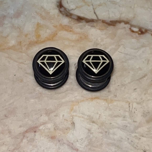 Spencer’s Diamond Logo Plug Lookalike Screw In / Screw Back Earrings - Picture 2 of 5